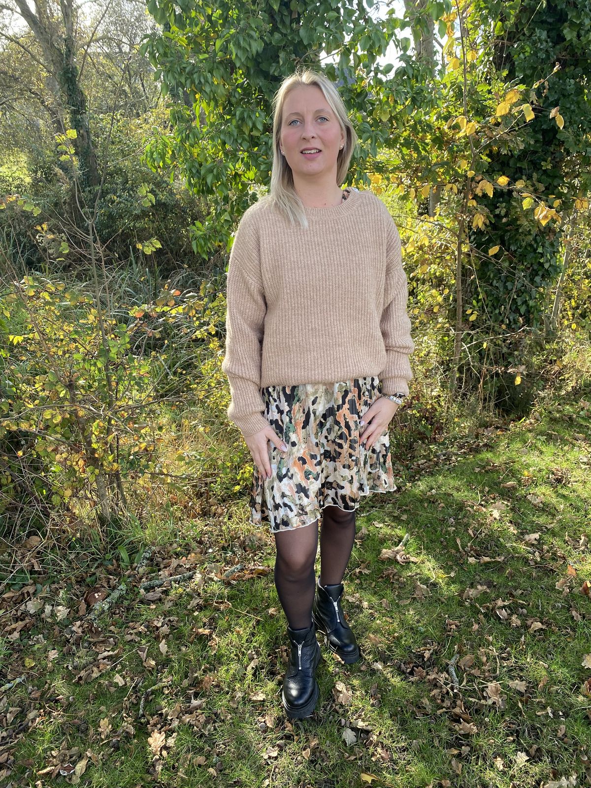 Robe Ela beige et pull justine