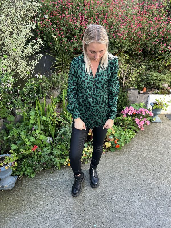 Chemise léopard verte "Mélodie"