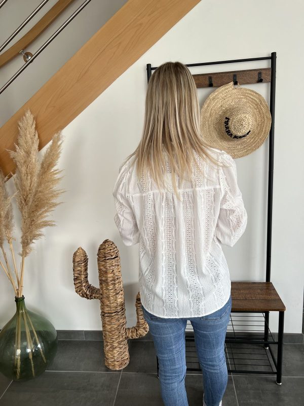 blouse blanche de dos