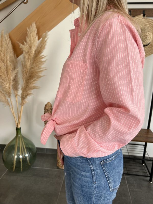 chemise à rayures de profil