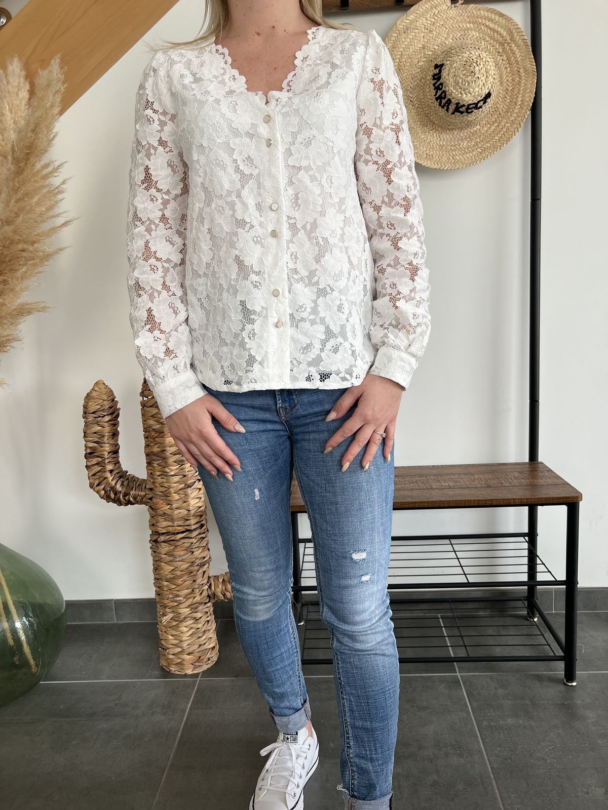 chemise blanche à dentelle