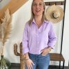 chemise lila de face
