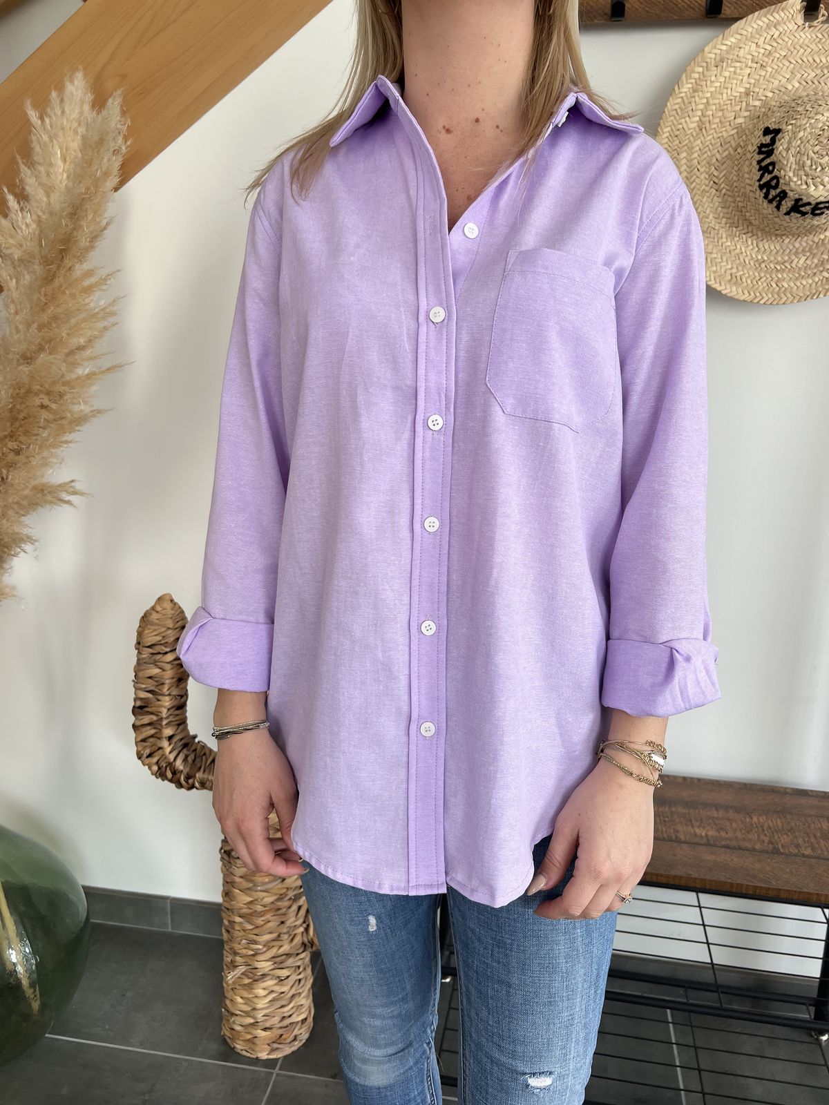 chemise lilas de près