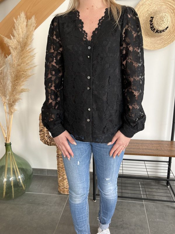 chemise noire en dentelle de face