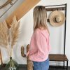 chemise rayée rose de profil