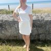Robe courte blanche cintrée