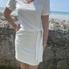 robe courte blanche cintrée