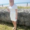 Robe courte blanche cintrée