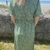Robe verte midi à col V avec marguerite