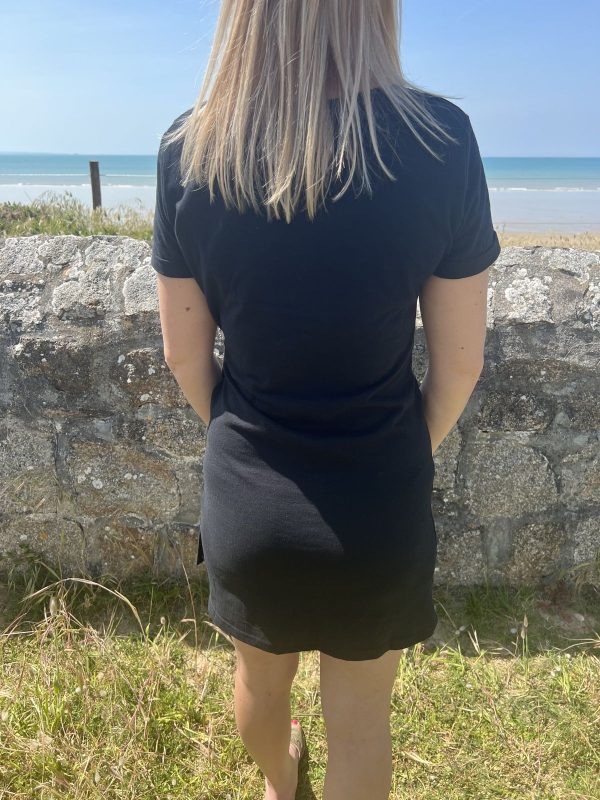 Robe courte noire cintrée