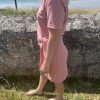 Robe courte rose cintrée