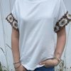 T-shirt blanc détail crochet manches