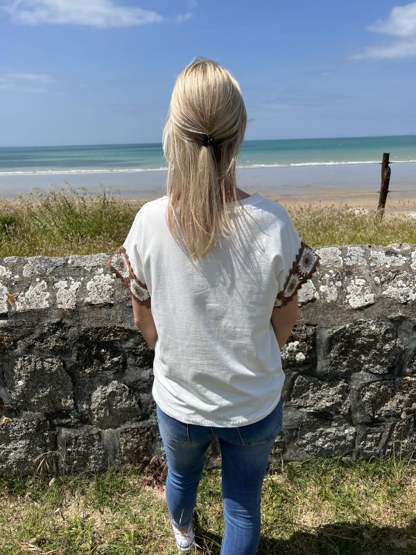 T-shirt blanc détail crochet manches