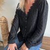 blouse noire col v