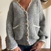 gilet gris et blanc
