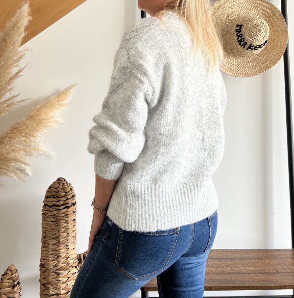pull gris de profil