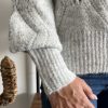 pull gris détail manche
