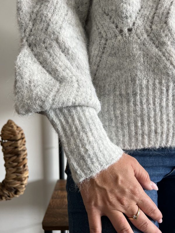 pull gris détail manche