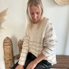 pull beige à rayures