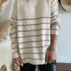pull beige coupe droite