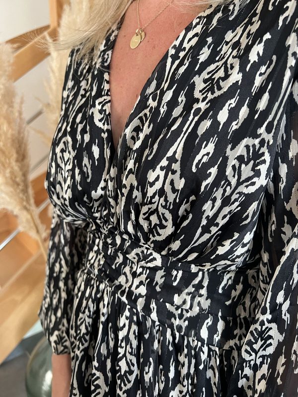 robe noire et beige