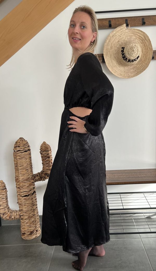 robe noir ouverte