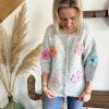 gilet gris à fleurs