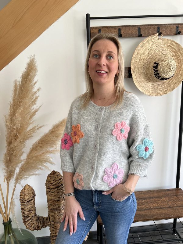 gilet gris à fleurs