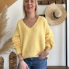 pull jaune
