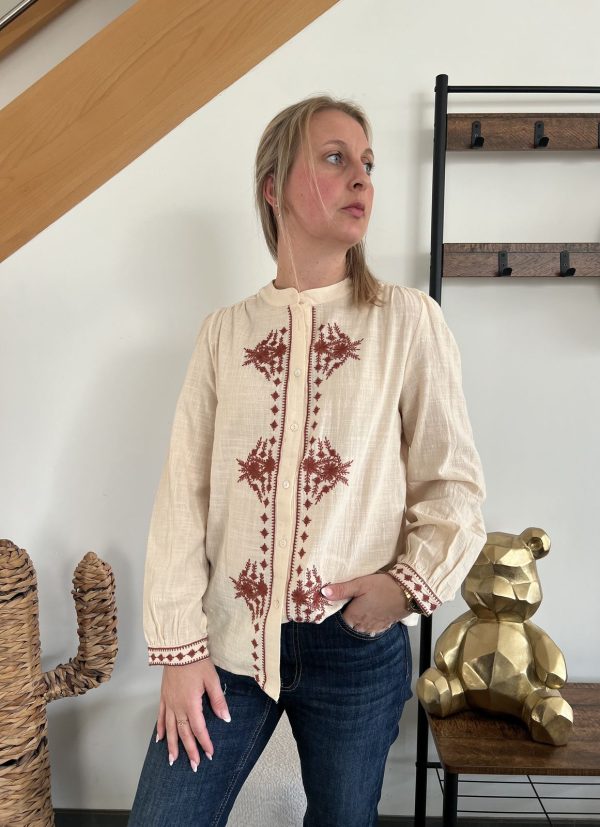 blouse en coton beige avec broderies terracotta