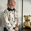 pull gris à pois