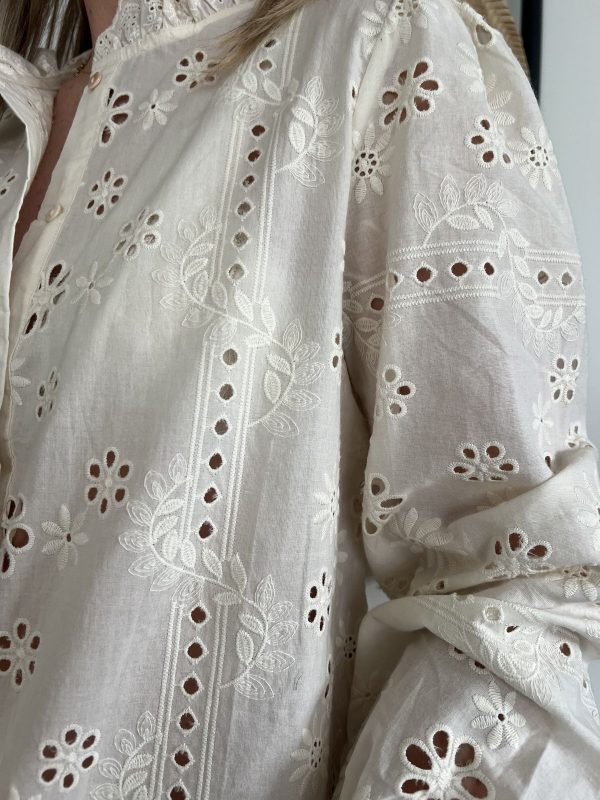Chemise en broderie anglaise