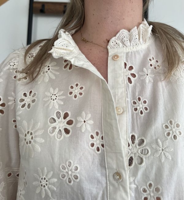 Chemise en broderie anglaise