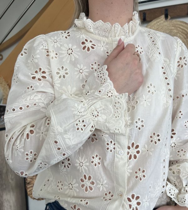 Chemise en broderie anglaise