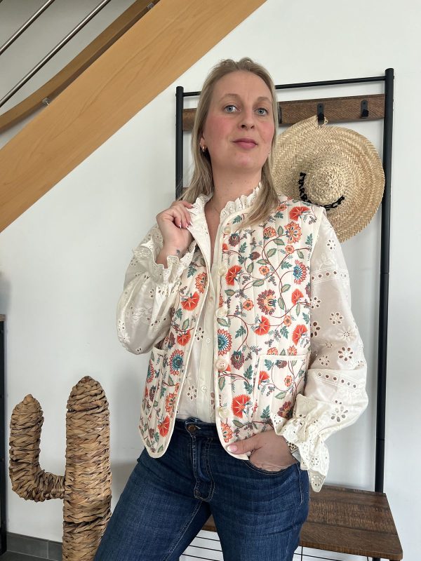 Veste sans manches floral avec chemise en broderie anglaise