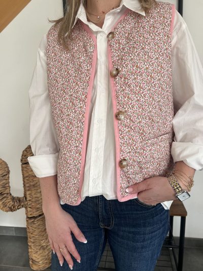 veste sans manches fleurie rose