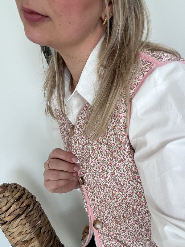veste sans manches fleurie rose