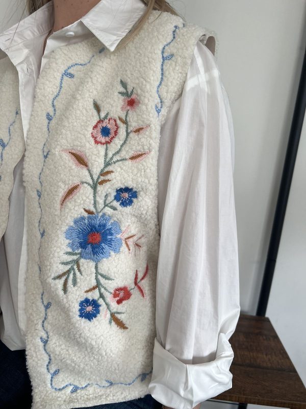 veste sans manches brodée fleurie