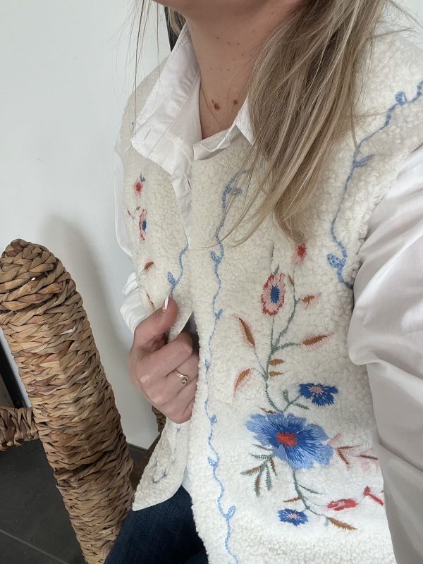 veste sans manches brodée fleurie