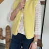 veste sans manches jaune