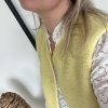 veste sans manches jaune