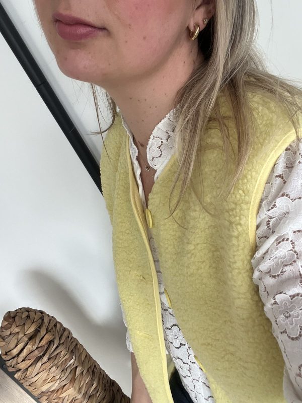 veste sans manches jaune