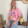 T-shirt rose le marché