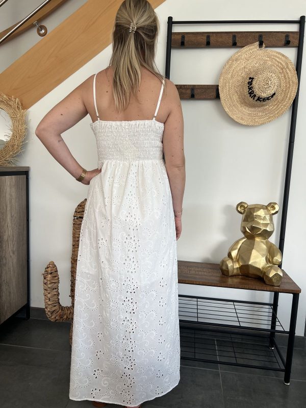 Robe longue blanche en broderie