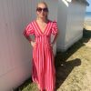 Robe longue à rayures rose et rouge