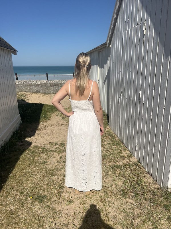 Robe longue blanche en broderie