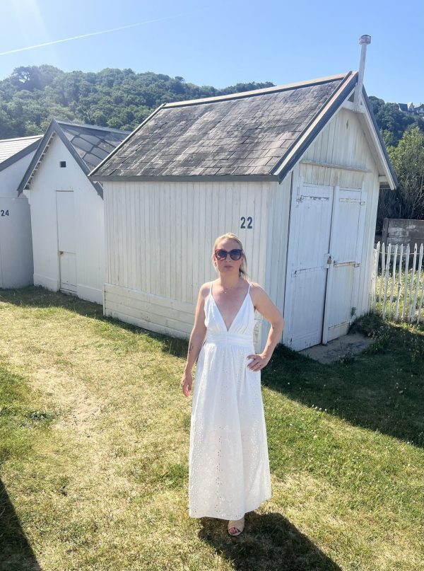 Robe longue blanche en broderie