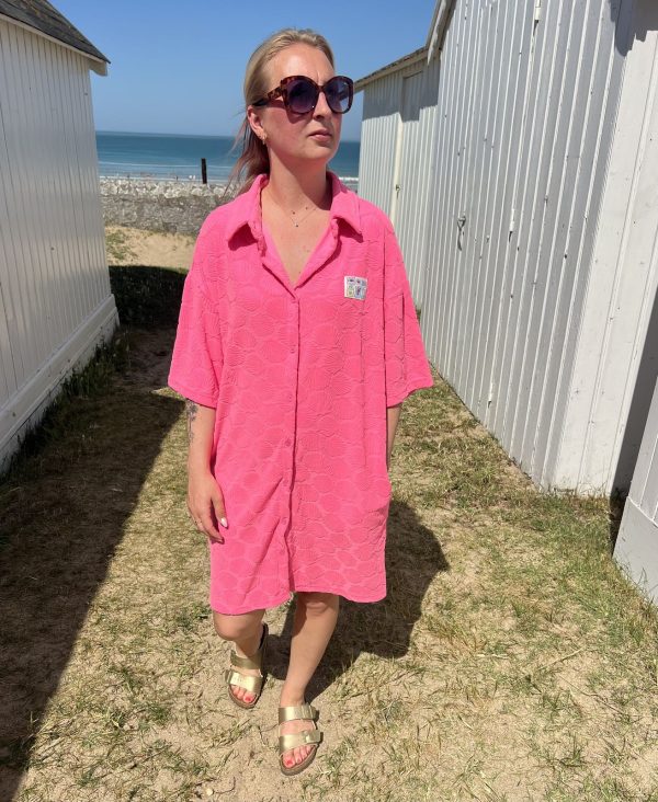 Robe en éponge rose fluo