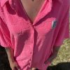 Robe en éponge rose fluo