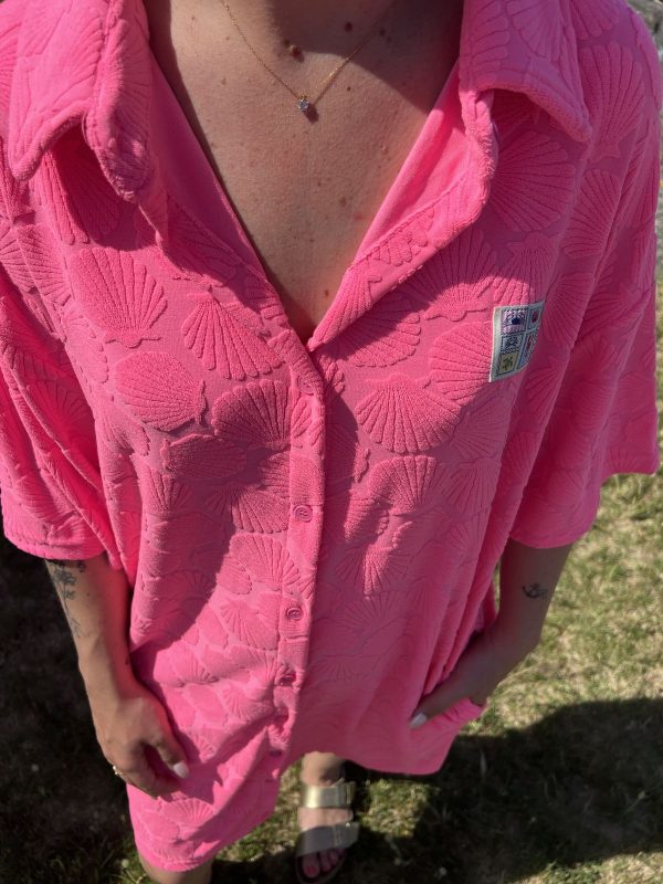 Robe en éponge rose fluo
